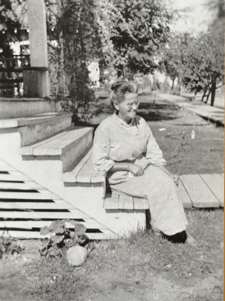 Nancy Wynecoop, Sinixt descendant of Able-One, in the 1930s. 
